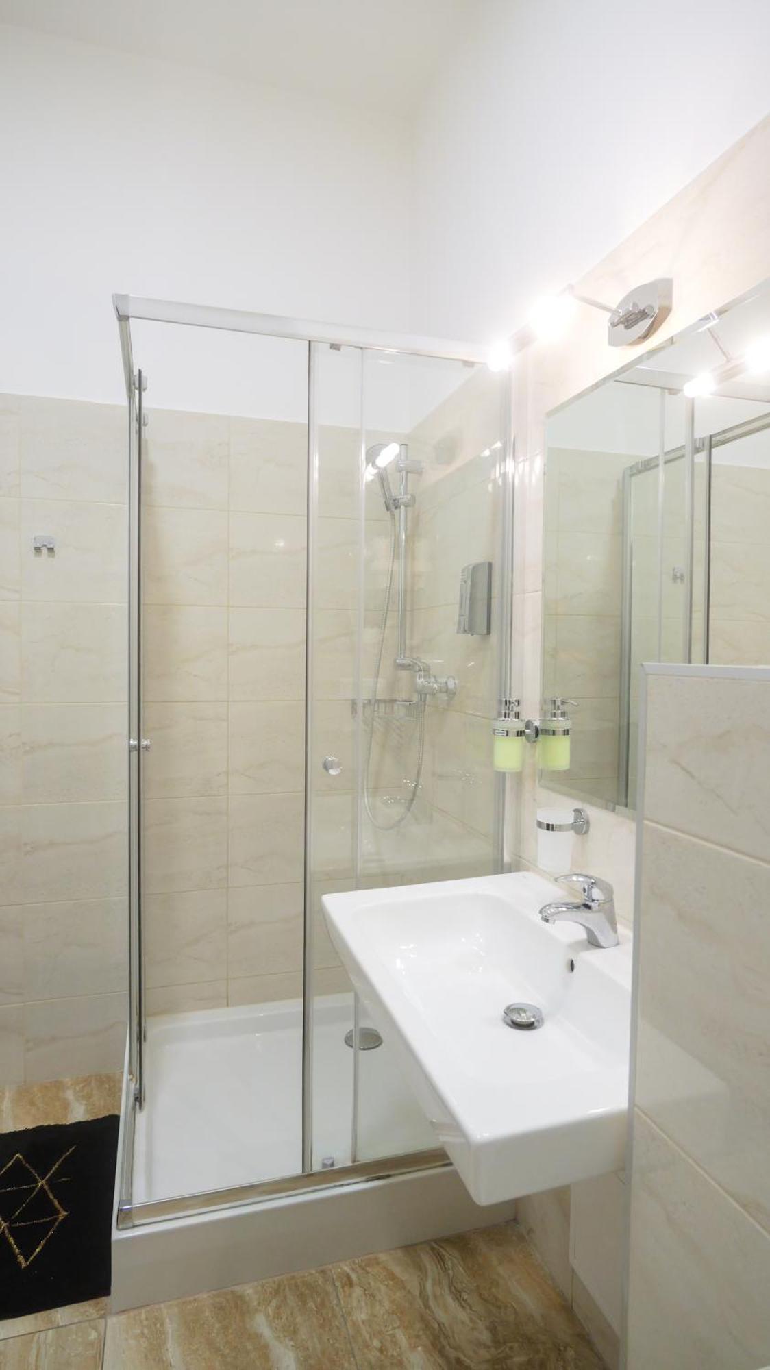 Premium City Centre Bedrooms Prešov Exterior foto