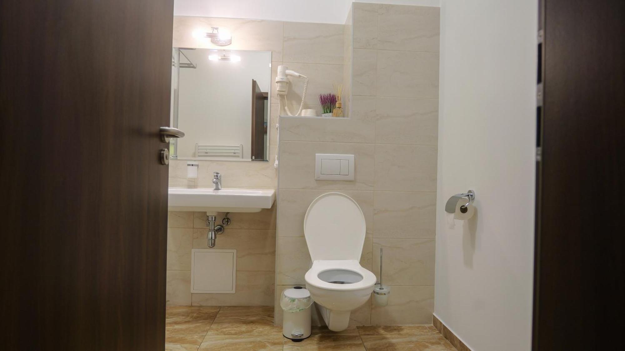 Premium City Centre Bedrooms Prešov Exterior foto